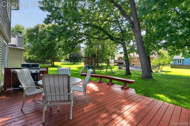 2021 Huntingdon Drive, Wixom, MI 48393