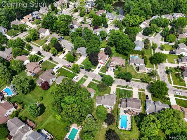 2021 Huntingdon Drive, Wixom, MI 48393