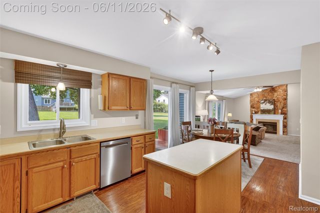 2021 Huntingdon Drive, Wixom, MI 48393