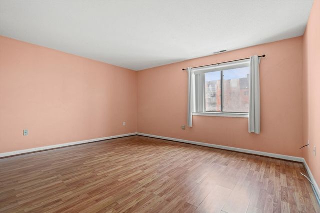 12 9th St 502, Medford, MA 02155