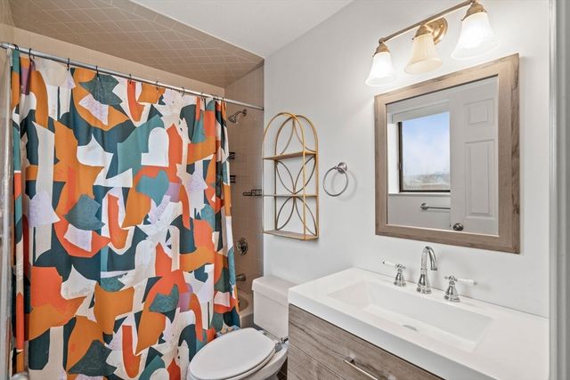 12 9th St 502, Medford, MA 02155