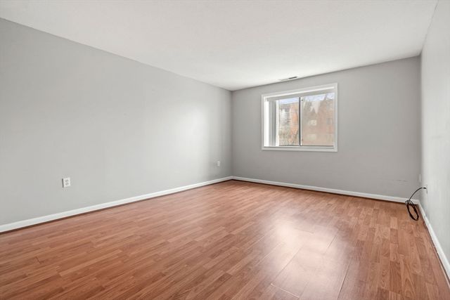 12 9th St 502, Medford, MA 02155