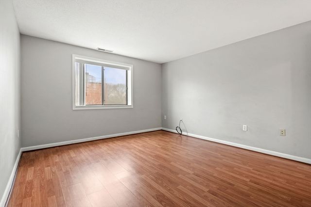 12 9th St 502, Medford, MA 02155
