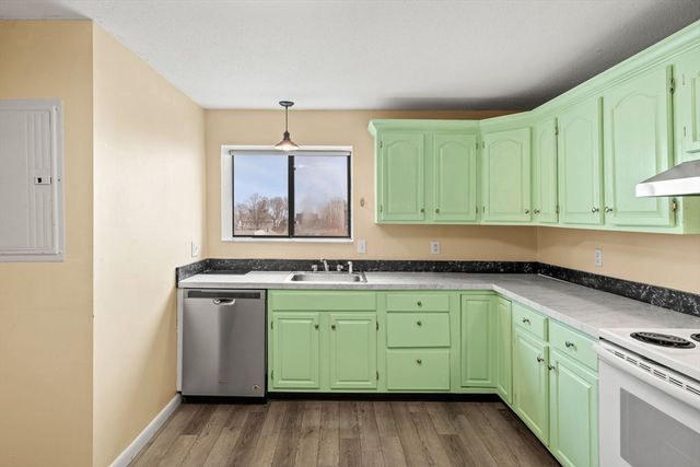 12 9th St 502, Medford, MA 02155