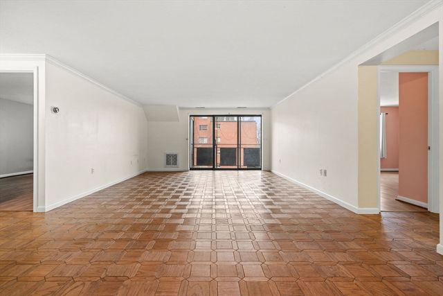 12 9th St 502, Medford, MA 02155