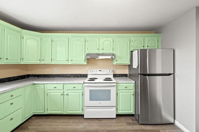 12 9th St 502, Medford, MA 02155