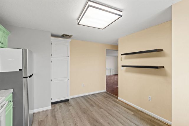 12 9th St 502, Medford, MA 02155