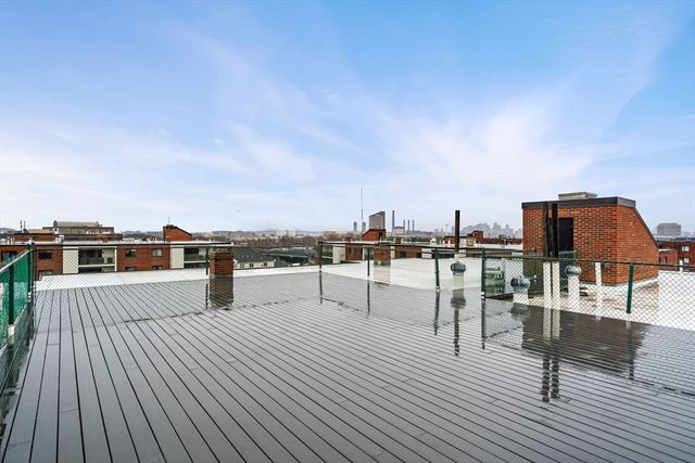 12 9th St 502, Medford, MA 02155