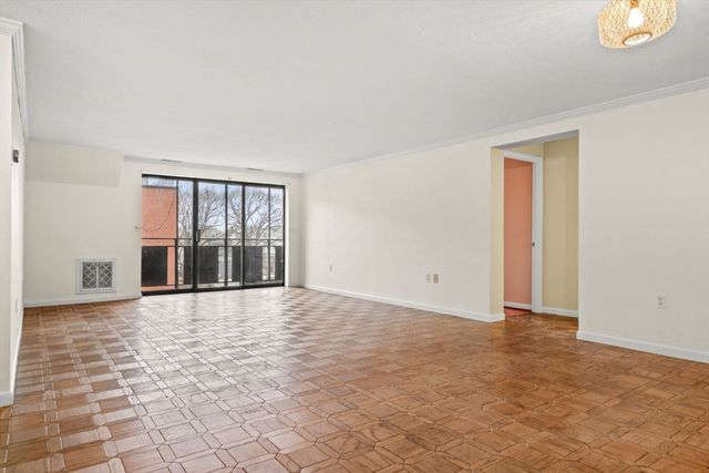 12 9th St 502, Medford, MA 02155