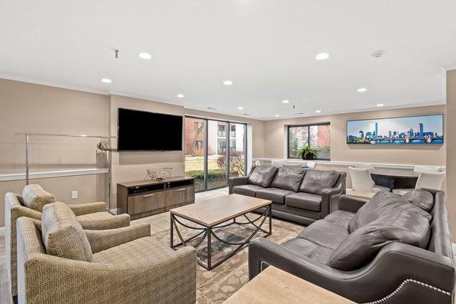 12 9th St 502, Medford, MA 02155