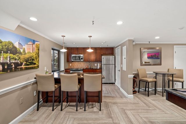 12 9th St 502, Medford, MA 02155