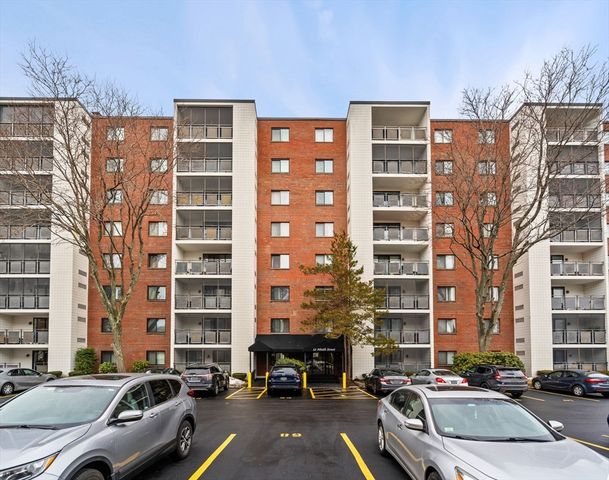 12 9th St 502, Medford, MA 02155