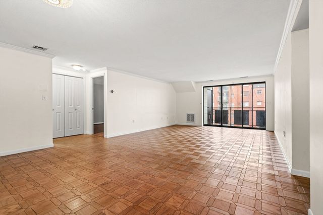 12 9th St 502, Medford, MA 02155