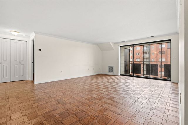 12 9th St 502, Medford, MA 02155