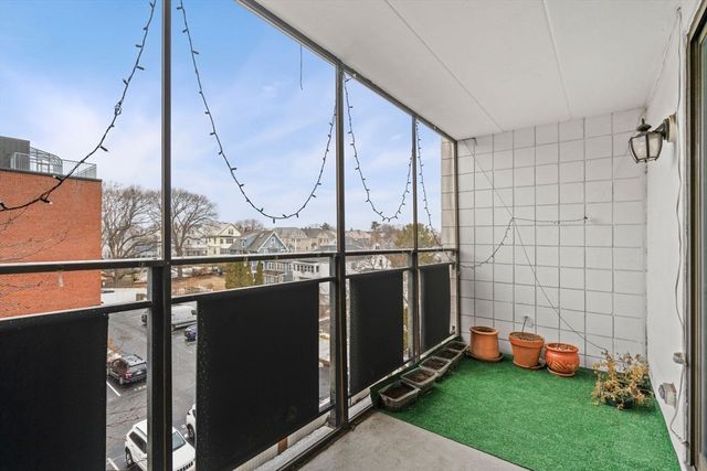 12 9th St 502, Medford, MA 02155