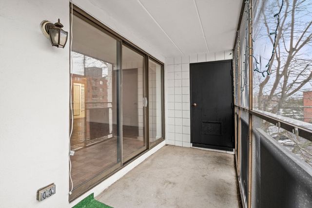 12 9th St 502, Medford, MA 02155