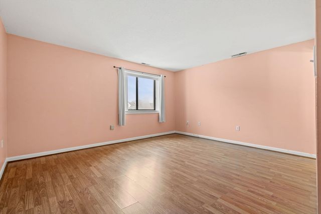 12 9th St 502, Medford, MA 02155