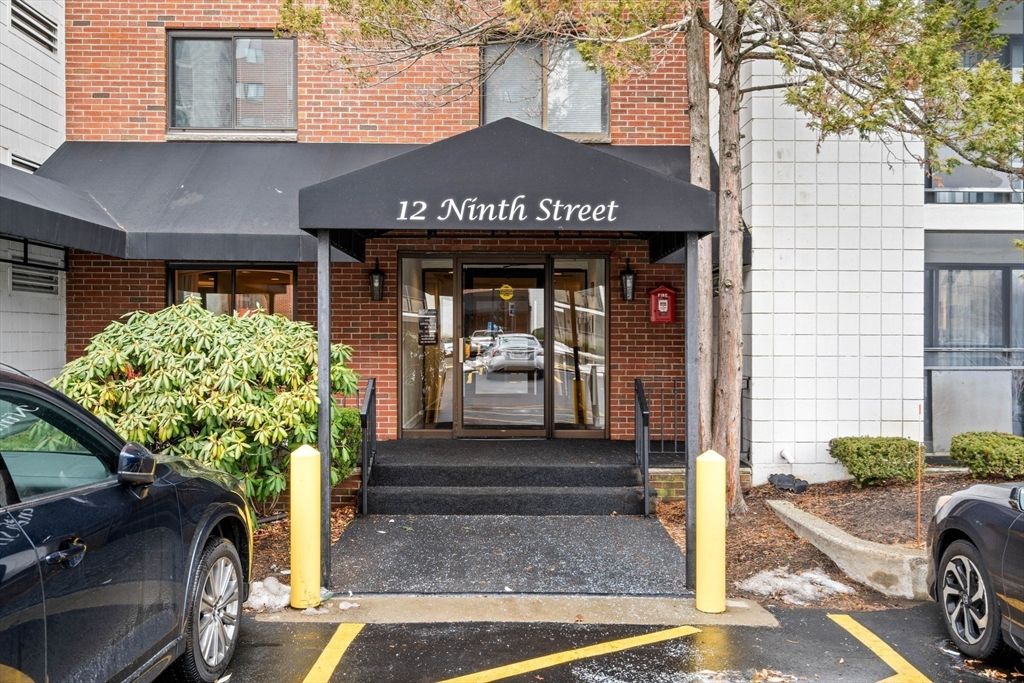 12 9th St 502, Medford, MA 02155
