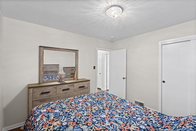 8240 45th Street, Lyons, IL 60534