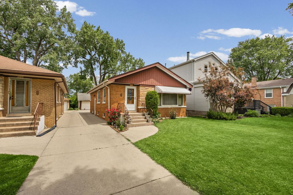 8240 45th Street, Lyons, IL 60534
