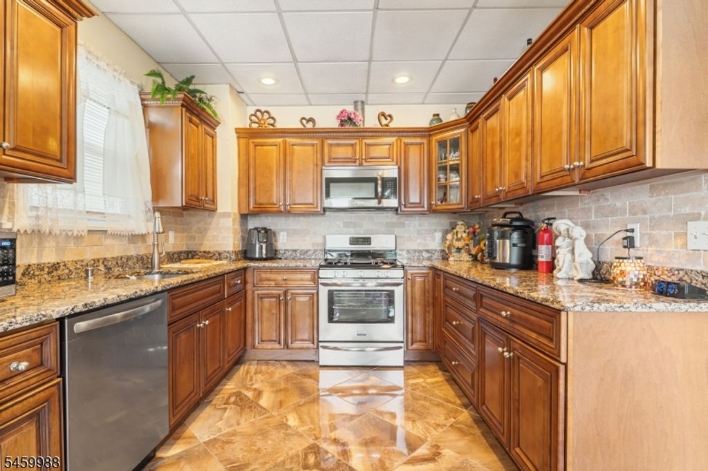 173 Lily St, Paterson City, NJ 07522 — photo 4