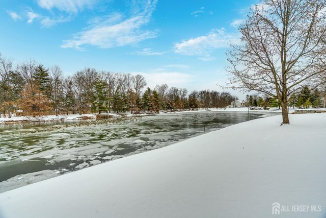 304 Wimbeldon Court, North Brunswick, NJ 08902