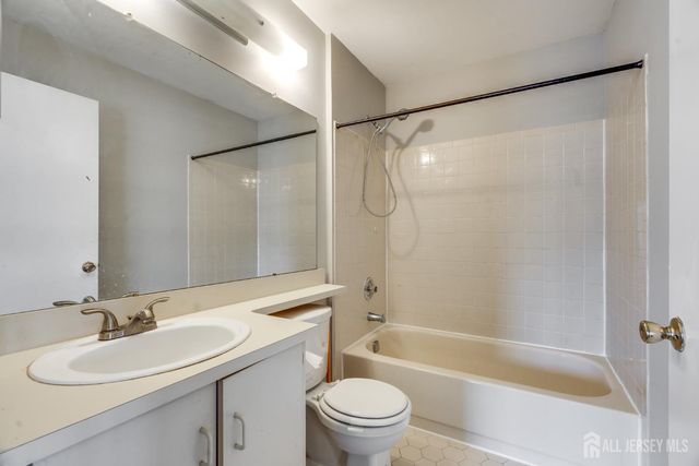 304 Wimbeldon Court, North Brunswick, NJ 08902