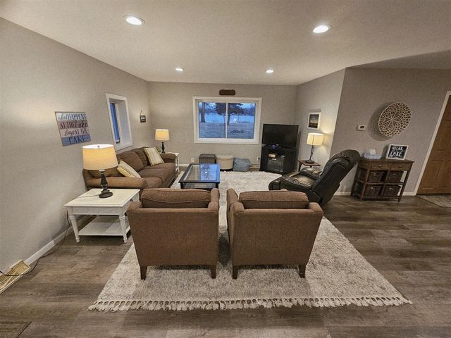 4492 E Bear Lake Road, Osseo, MI 49266