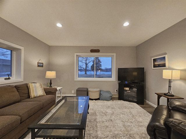 4492 E Bear Lake Road, Osseo, MI 49266