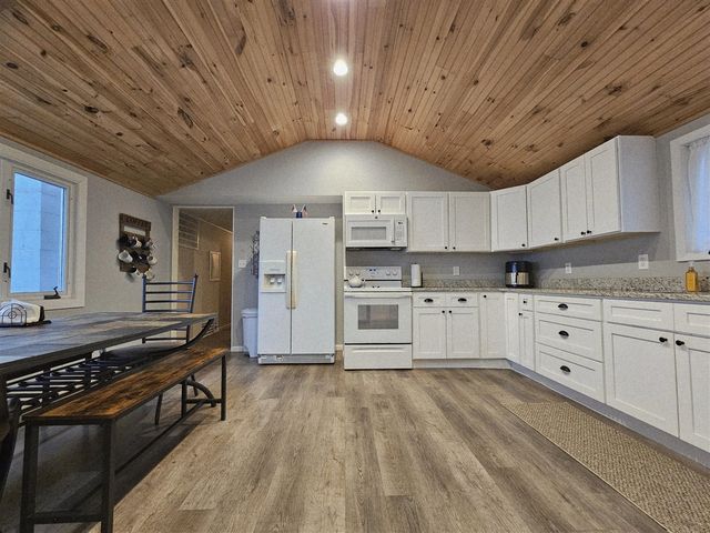 4492 E Bear Lake Road, Osseo, MI 49266