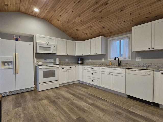 4492 E Bear Lake Road, Osseo, MI 49266