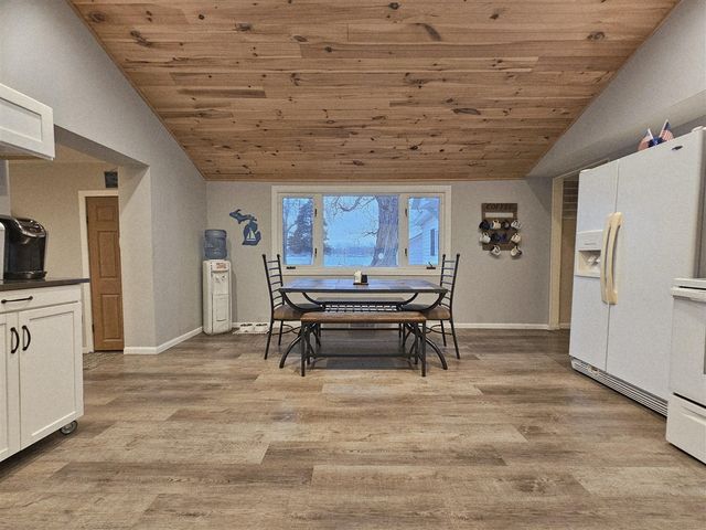 4492 E Bear Lake Road, Osseo, MI 49266