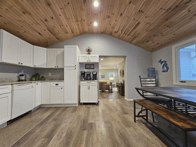 4492 E Bear Lake Road, Osseo, MI 49266