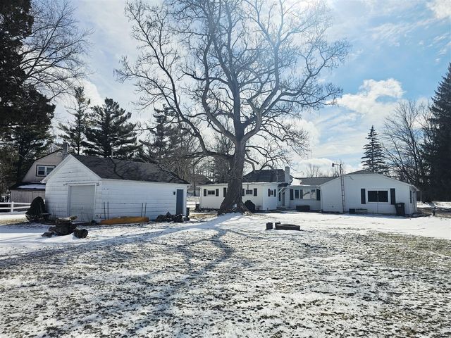 4492 E Bear Lake Road, Osseo, MI 49266