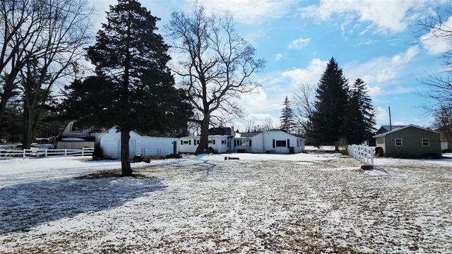 4492 E Bear Lake Road, Osseo, MI 49266