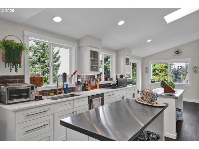 3343 BENTLEY Ave, Eugene, OR 97405