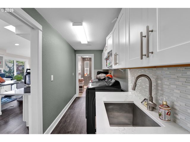 3343 BENTLEY Ave, Eugene, OR 97405