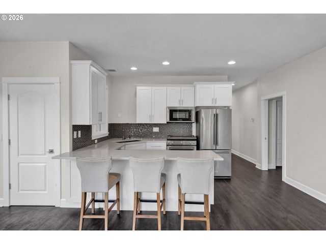 3343 BENTLEY Ave, Eugene, OR 97405