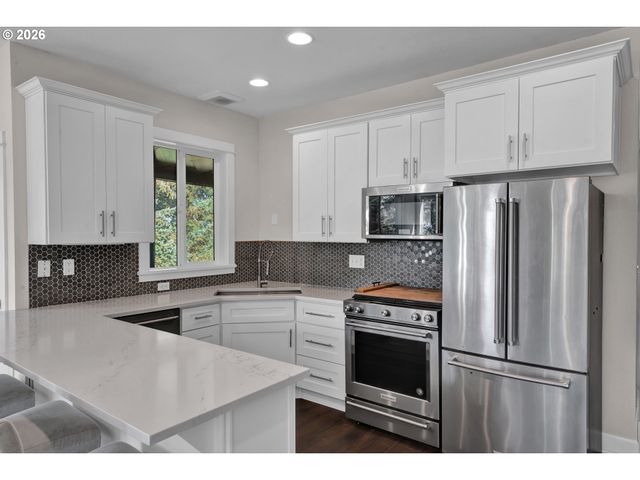 3343 BENTLEY Ave, Eugene, OR 97405