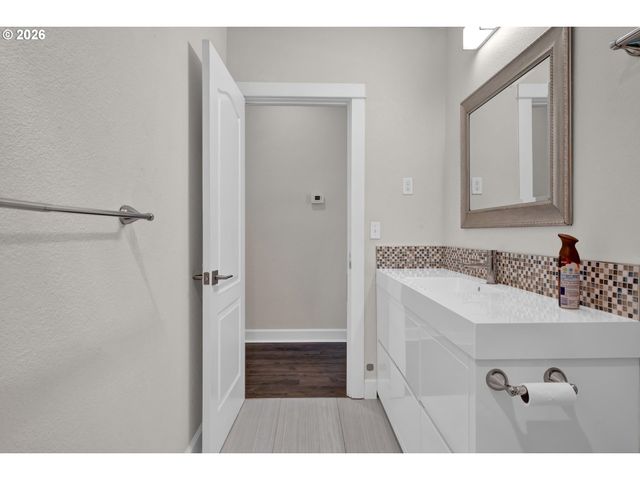 3343 BENTLEY Ave, Eugene, OR 97405