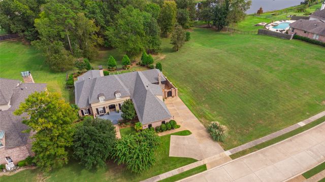 1166 Waters Edge Circle, Shreveport, LA 71106
