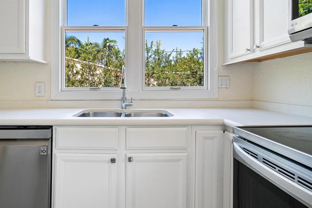 813 Avon Road, West Palm Beach, FL 33401