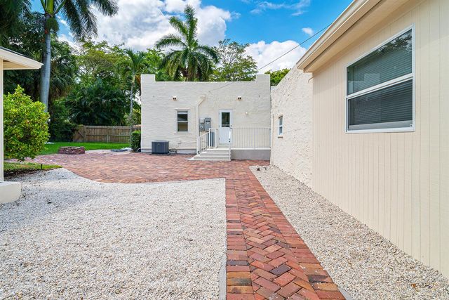 813 Avon Road, West Palm Beach, FL 33401
