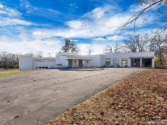 12070 Country Club Drive, Rolla, MO 65401