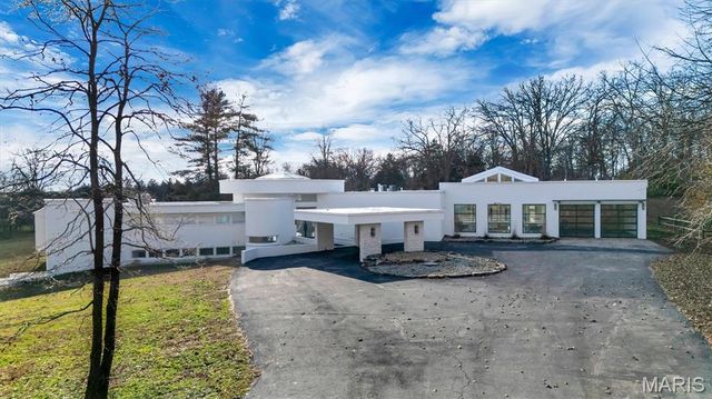 12070 Country Club Drive, Rolla, MO 65401