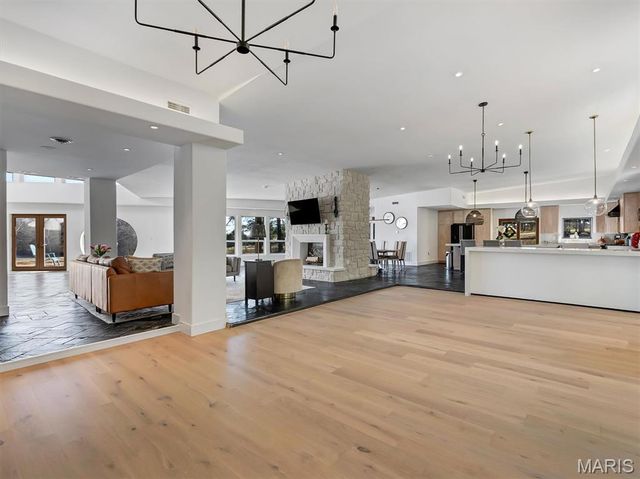 12070 Country Club Drive, Rolla, MO 65401