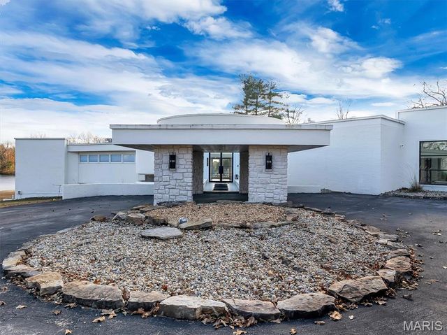 12070 Country Club Drive, Rolla, MO 65401