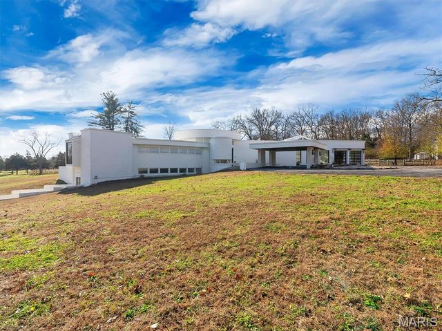 12070 Country Club Drive, Rolla, MO 65401