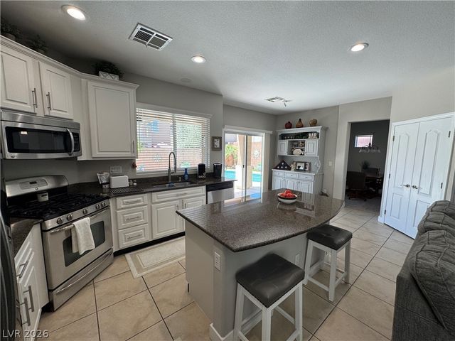 7379 Glorious Sun Drive, Las Vegas, NV 89178