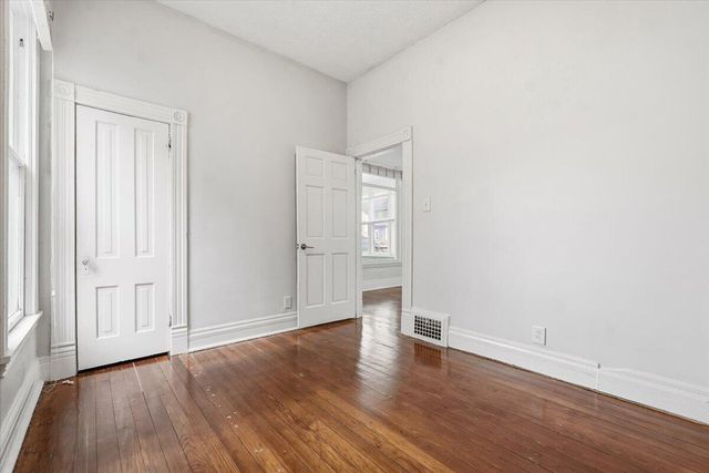 520 S 1ST Street, Council Bluffs, IA 51503
